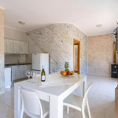 Luxury And Comfort In A Sea View דירה *