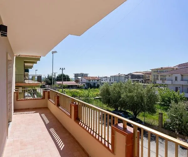 Luxury And Comfort In A Sea View דירה