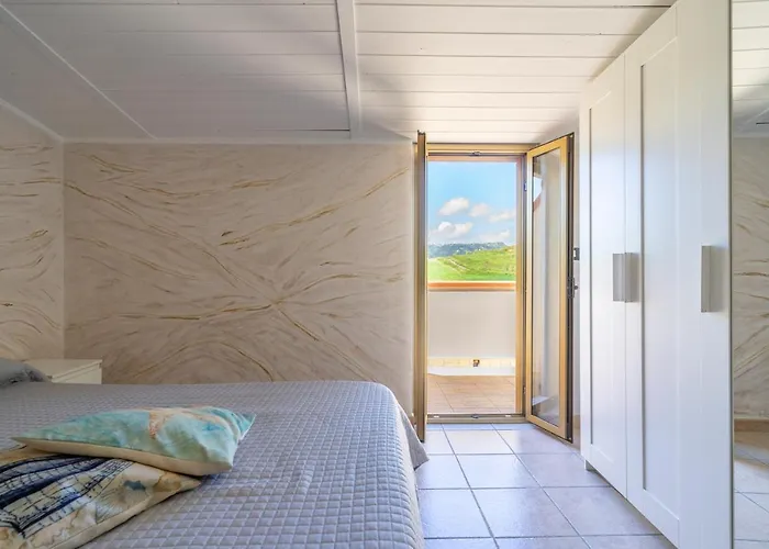 Luxury And Comfort In A Sea View Apartman Strongoli